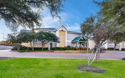 HomeTowne Studios By Red Roof Dallas - North Addison/ Tollway