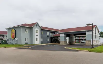 Super 8 by Wyndham Indianapolis/NE/Castleton Area