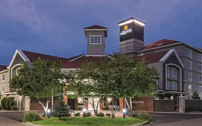 La Quinta Inn & Suites by Wyndham Denver Airport DIA