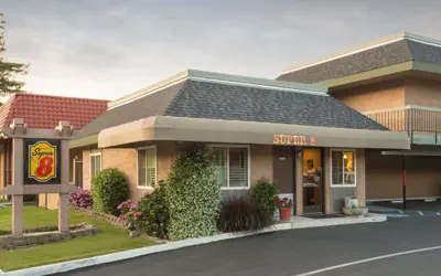 Super 8 by Wyndham Martinez