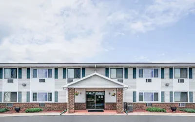 Super 8 by Wyndham Tomah Wisconsin