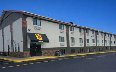 Super 8 by Wyndham Lincoln West