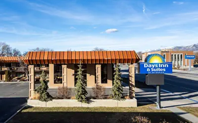 Days Inn & Suites by Wyndham Logan
