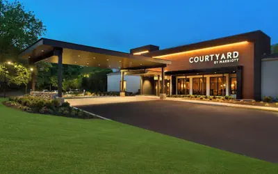 Courtyard by Marriott Lincroft Red Bank