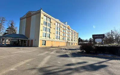 Finger Lakes Inn & Suites