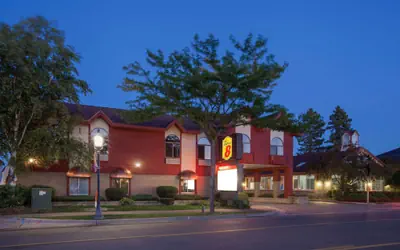 Super 8 by Wyndham Mackinaw City/Beachfront Area