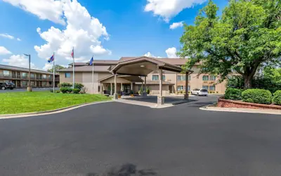 Quality Inn & Suites Lawrence - University Area