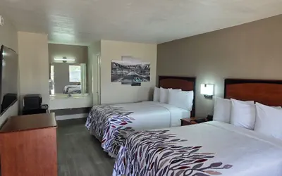 Red Roof Inn Shamrock