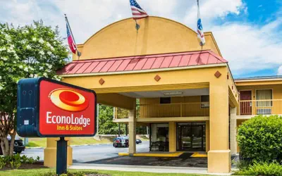 Econo Lodge Inn & Suites Columbus near Fort Benning