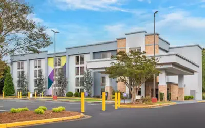 Spark by Hilton Atlanta Airport South College Park