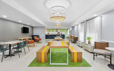 Spark by Hilton Des Plaines Chicago O'Hare