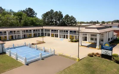 Days Inn & Suites by Wyndham Byram