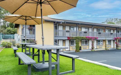 Aura Inn Monterey