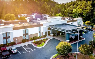 Best Western Plus Yadkin Valley Inn & Suites