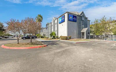 Days Inn by Wyndham San Antonio Downtown