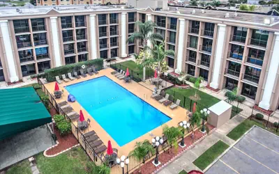 Clarion Hotel & Suites