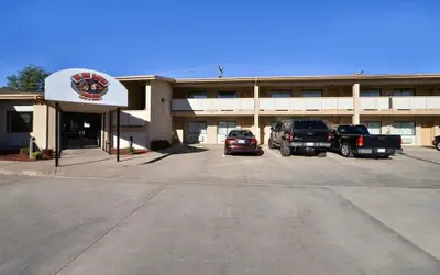 Budget Inn and Suites