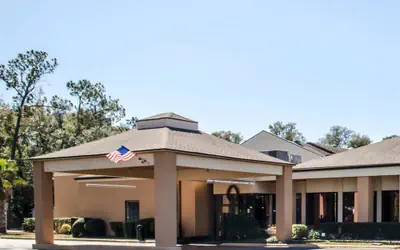 Quality Inn & Suites Pensacola Bayview