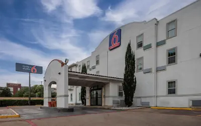 Motel 6 Dallas, TX – Downtown