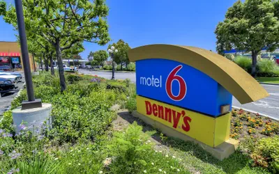 Motel 6 Claremont, CA