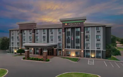 La Quinta Inn & Suites by Wyndham Midwest City - Tinker AFB