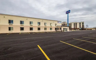 Motel 6 Peoria, IL