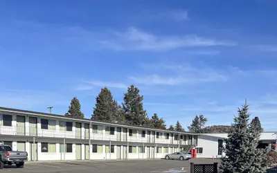 Bend Inn & Suites
