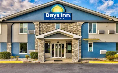 Days Inn by Wyndham Savannah Gateway I-95