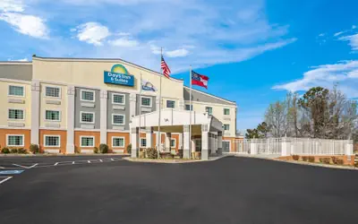 Days Inn & Suites by Wyndham Union City