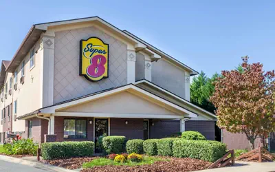 Super 8 by Wyndham Charlotte/Amusement Park Area