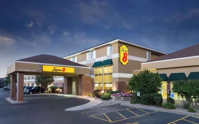Super 8 by Wyndham Madison South