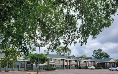 River Hill Inn & Suites