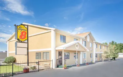 Super 8 by Wyndham Riverton