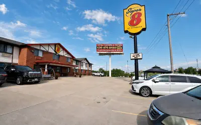 Super 8 by Wyndham Warrenton