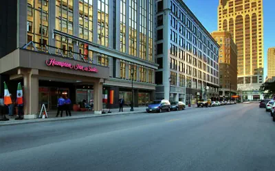 Hampton Inn & Suites Milwaukee Downtown