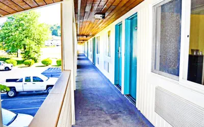 Flagship Inn And Suites