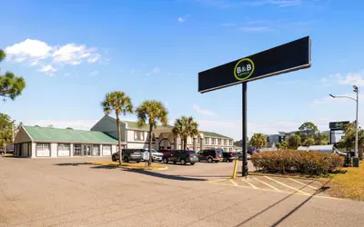 B&B HOTEL Jacksonville Airport – Newly Renovated!