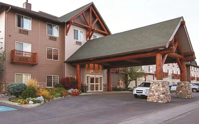 Best Western Plus Riverfront Hotel & Suites