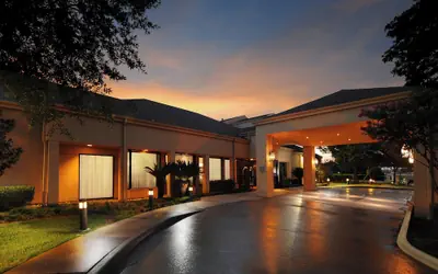 Courtyard by Marriott Houston Hobby Airport