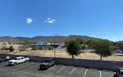 Desert Sands Inn & Suites