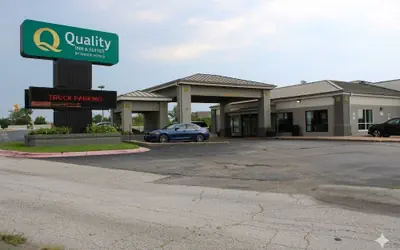 Quality Inn & Suites Moline - Quad Cities