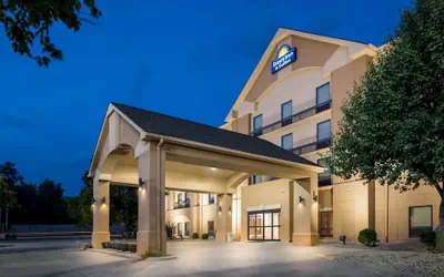 Days Inn & Suites by Wyndham Cedar Rapids