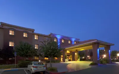Holiday Inn Express & Suites Davis - University Area by IHG
