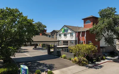 Holiday Inn Express & Suites Paso Robles by IHG