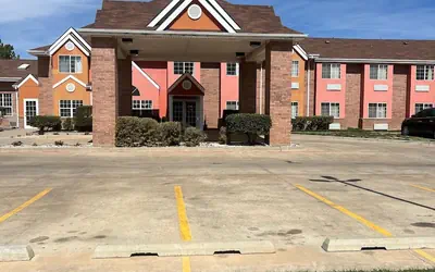 Longhorn Inn and Suites