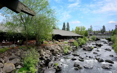 Riverhouse Lodge