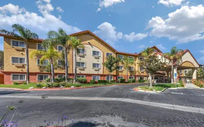 Comfort Suites Near Six Flags Magic Mountain