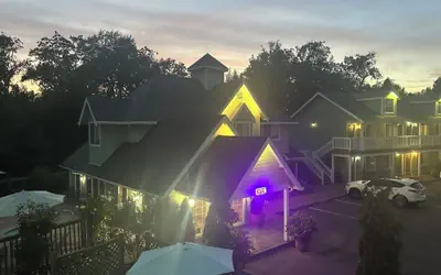 Baechtel Creek Inn