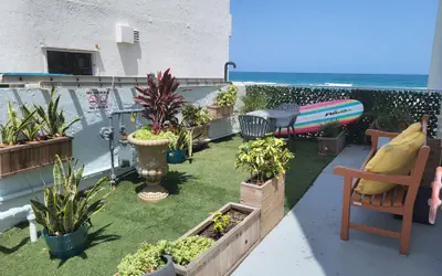Beachside Hotel