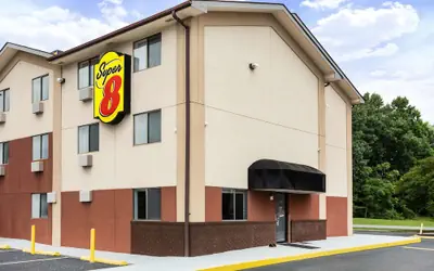 Super 8 by Wyndham Chester/Richmond Area
